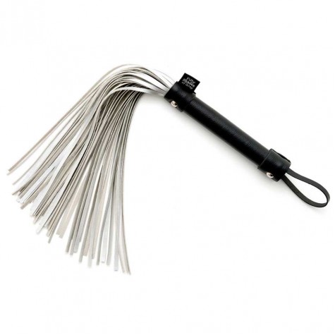 Серебристая многохвостая плетка Satin Flogger - 37,5 см.